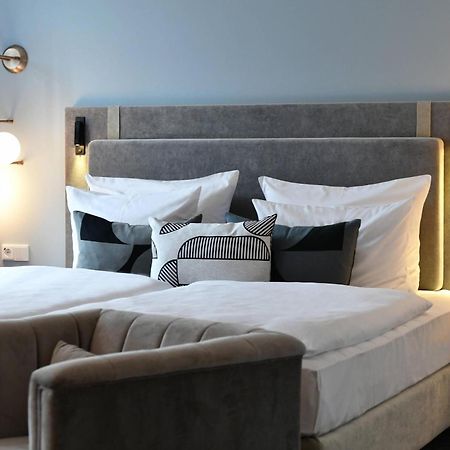 Hotel Elephant Weimar, Autograph Collection Exterior foto A bedroom at the hotel