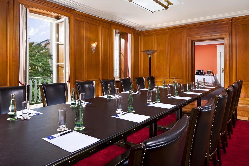Hotel Elephant Weimar, Autograph Collection Exterior foto The boardroom at the London School of Economics