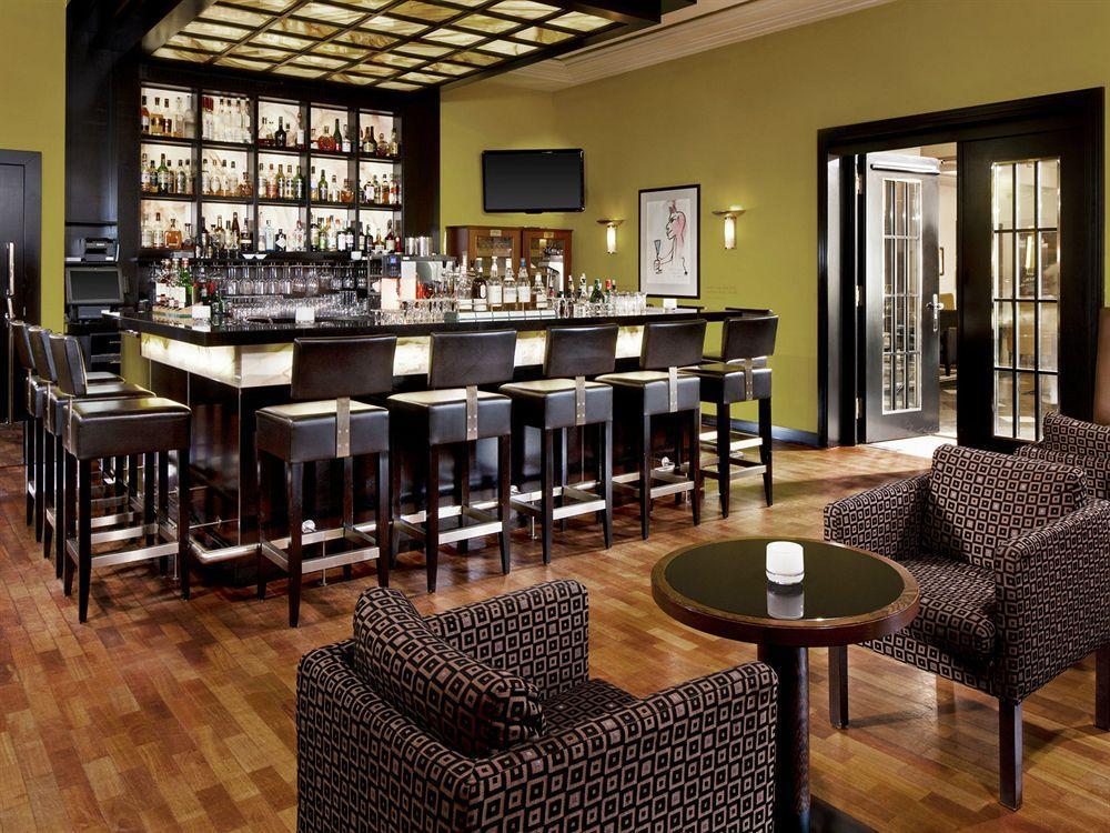Hotel Elephant Weimar, Autograph Collection Exterior foto The bar at the Westin