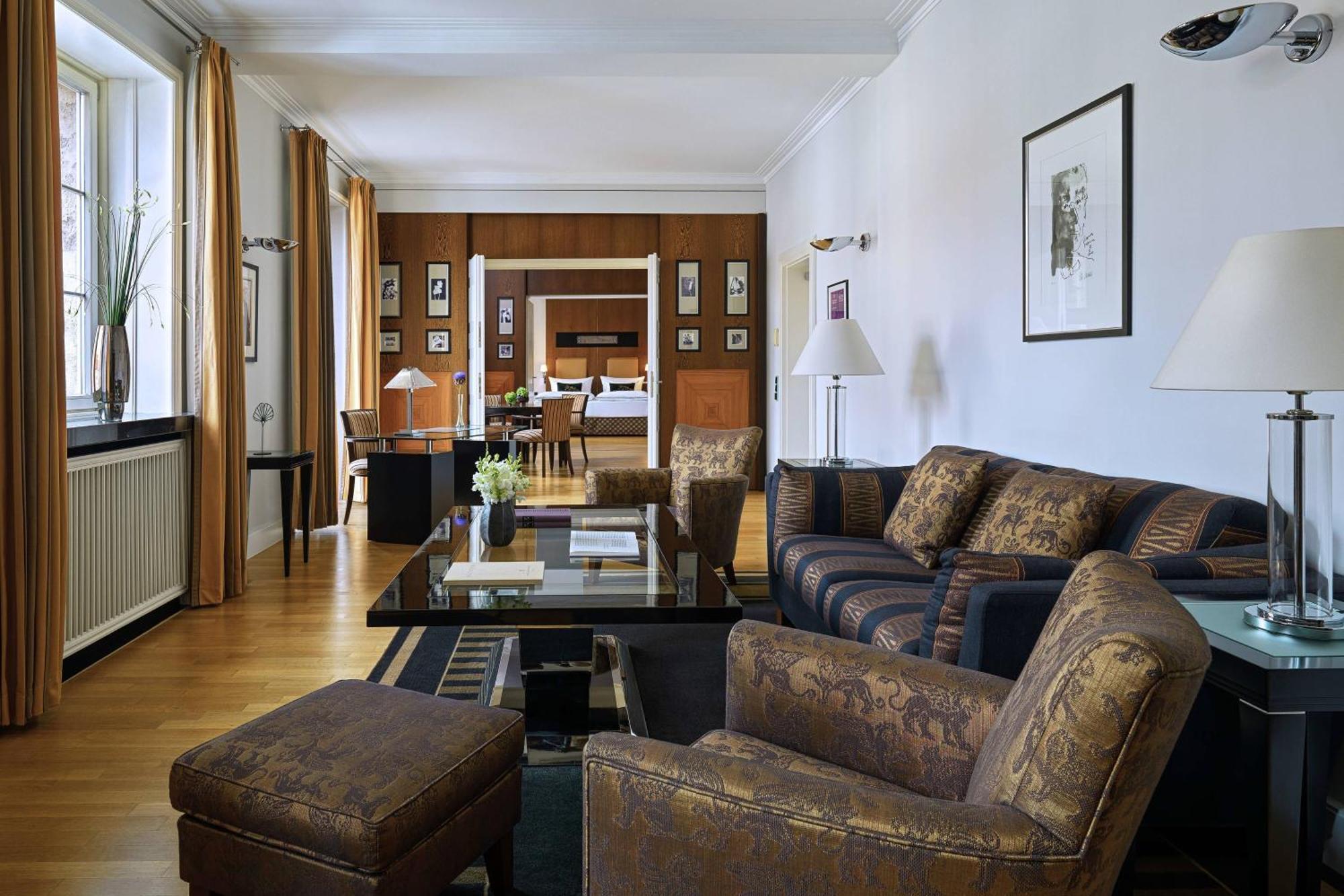 Hotel Elephant Weimar, Autograph Collection Exterior foto A suite at the Mandarin Oriental, Munich