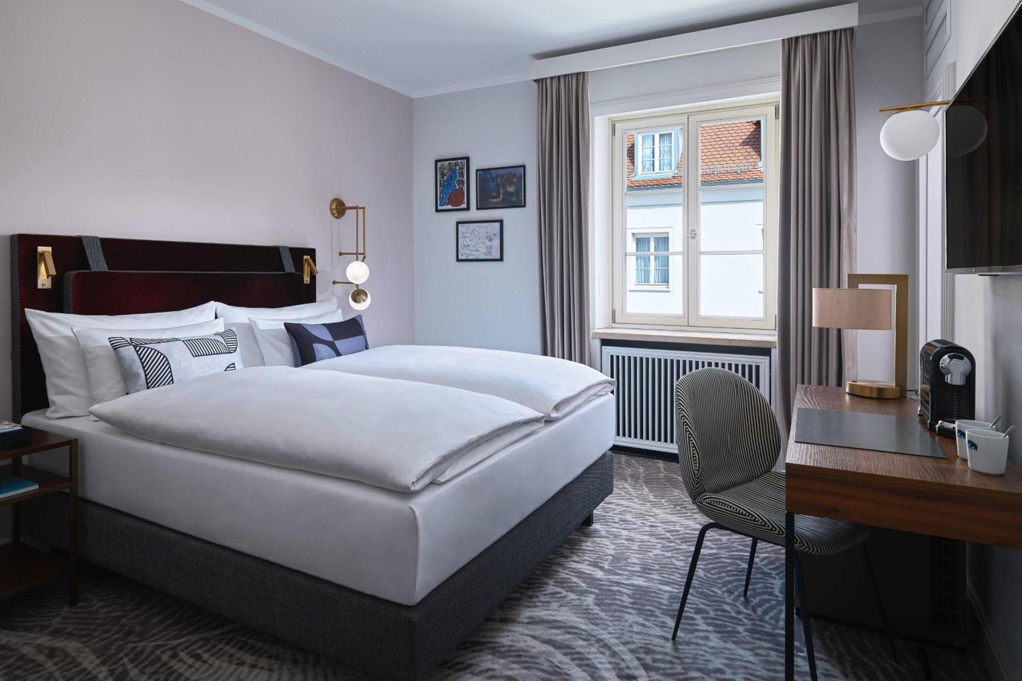 Hotel Elephant Weimar, Autograph Collection Exterior foto A room at the hotel