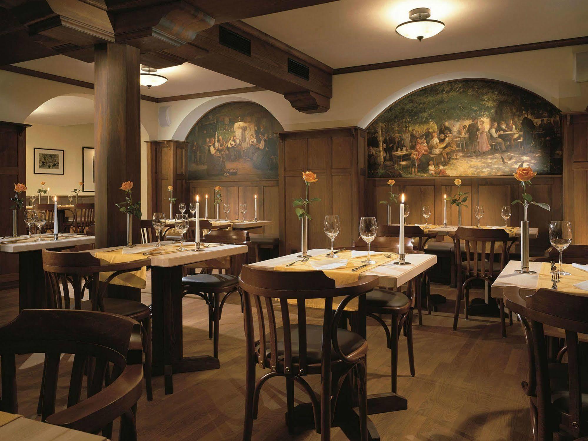 Hotel Elephant Weimar, Autograph Collection Exterior foto Interior of the restaurant