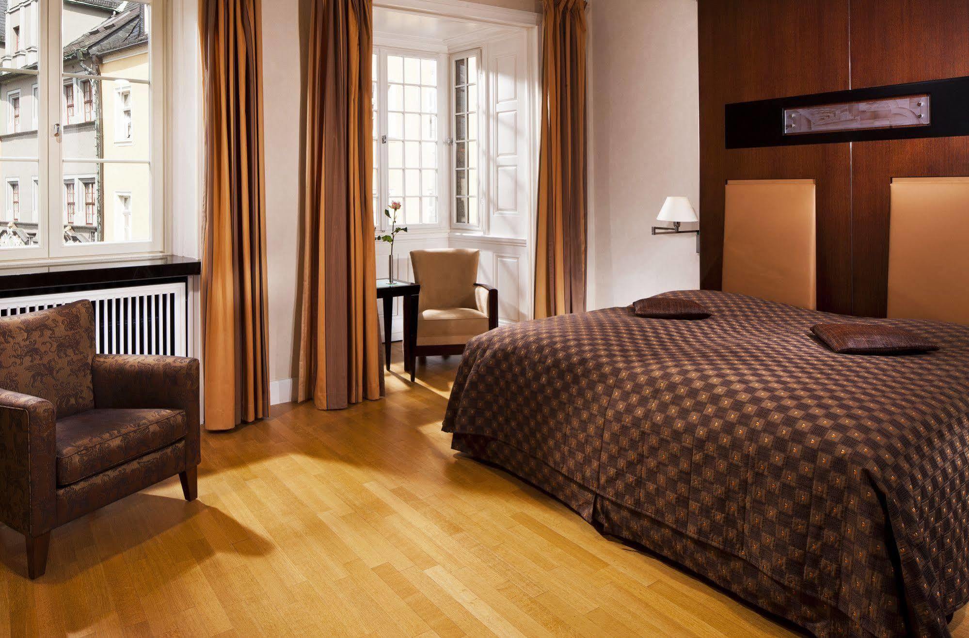 Hotel Elephant Weimar, Autograph Collection Exterior foto A room at the Hotel Axelmannstein